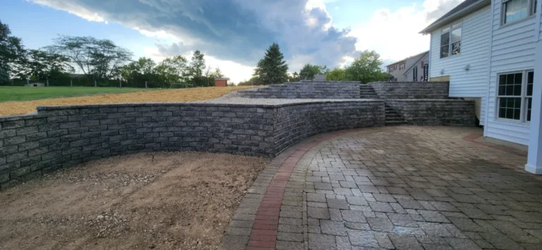 Curved retaining walls on slopes in Delaware